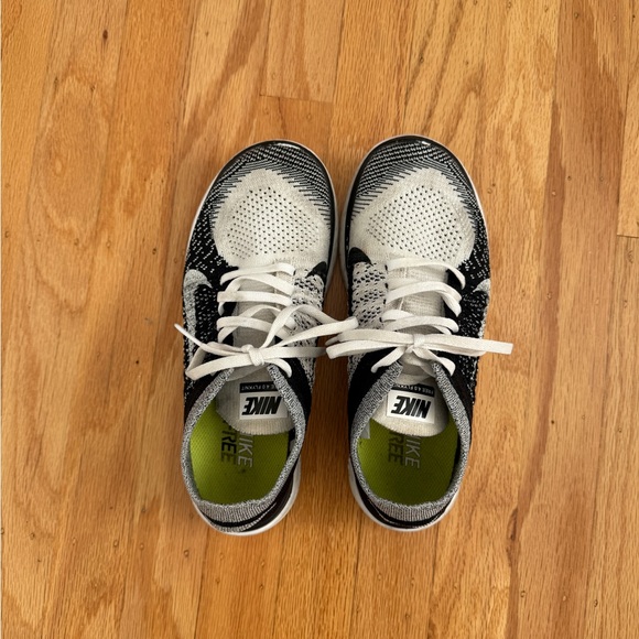 Nike Free 4.0 running shoes in Black and White - Picture 4 of 7